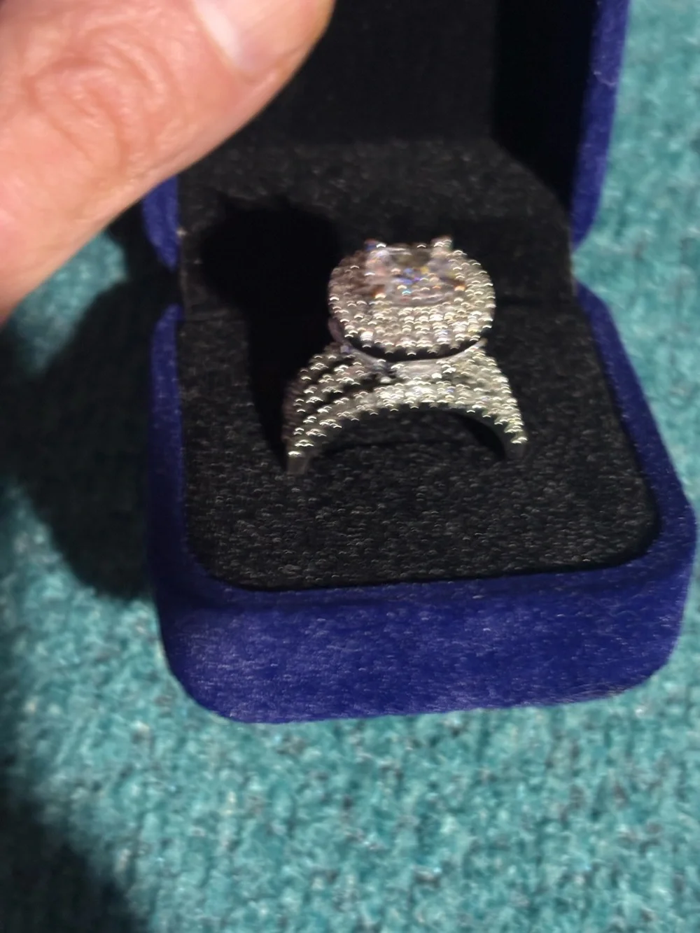 NWT Beautiful cubic zirconia ring in Silver-tone setting, dazzling, size 9